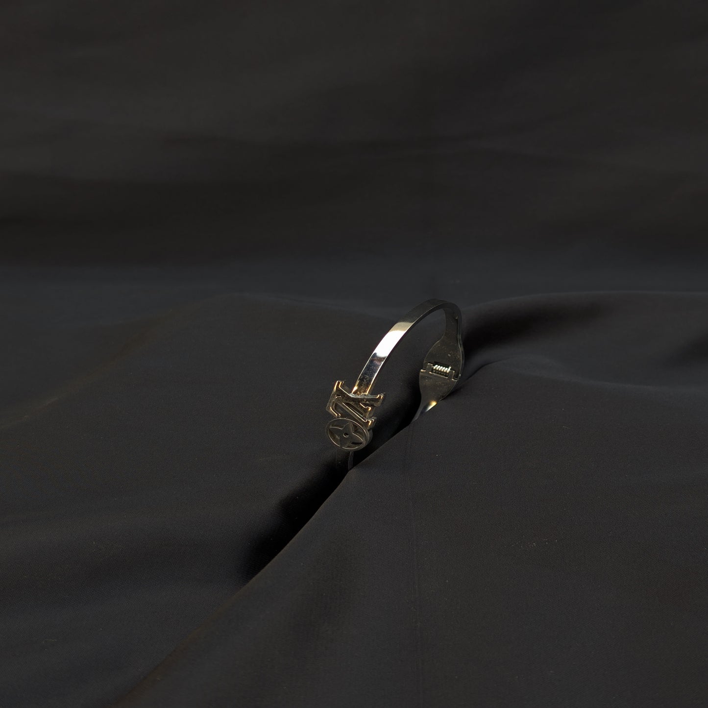 ✨LV Silver Handcuff✨