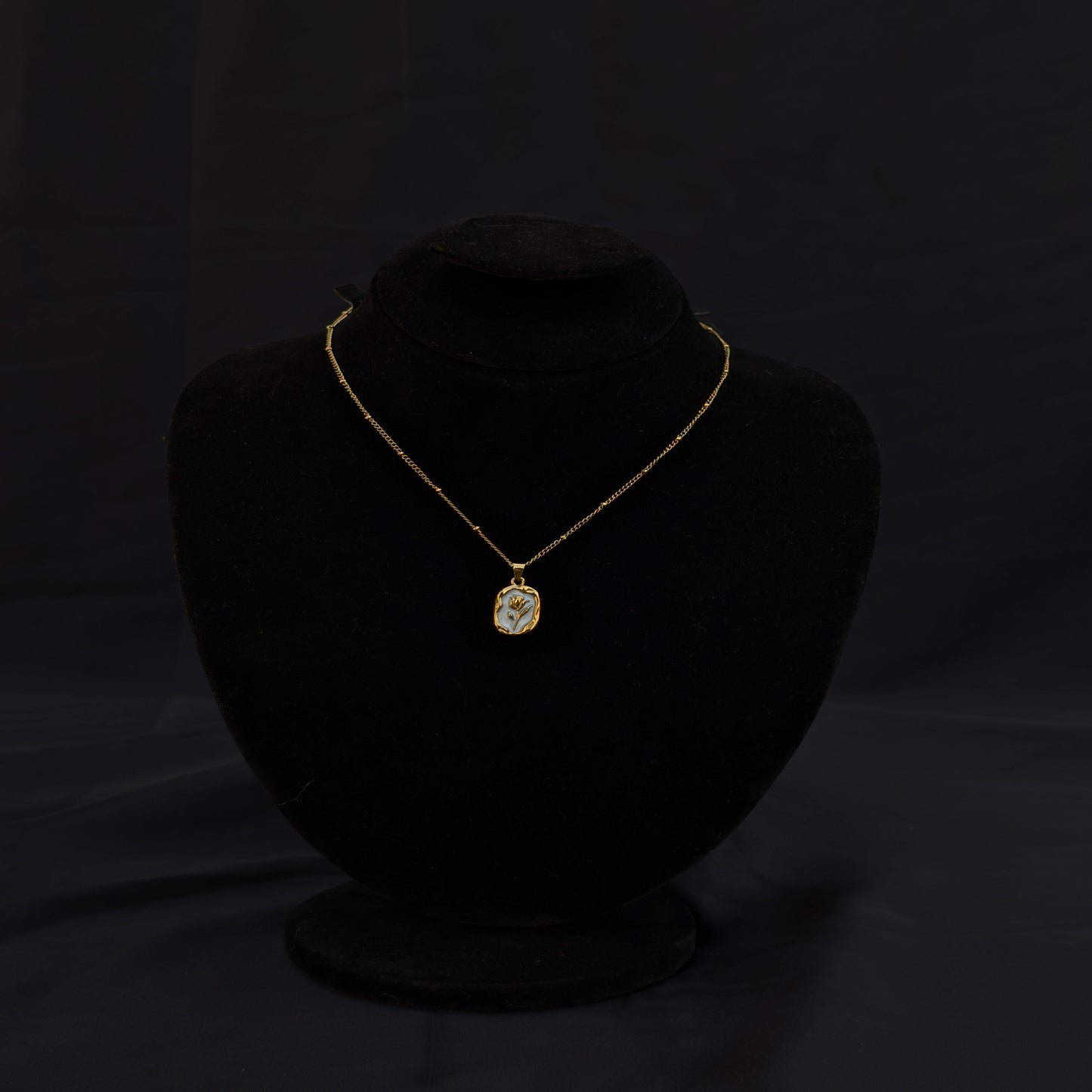 ✨Branded Black/White Flower Stainless Steel Neckless✨