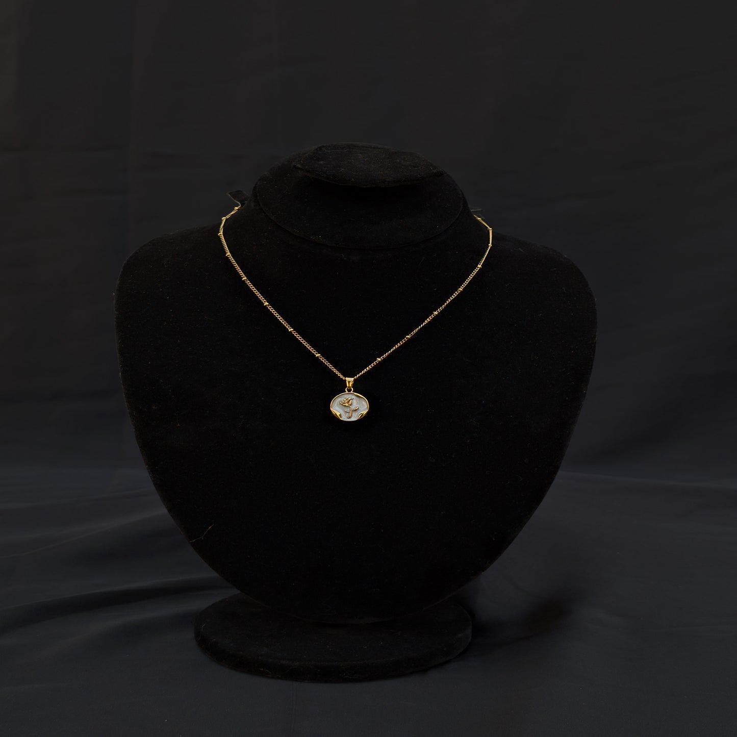 ✨Branded Black/White Flower Stainless Steel Neckless✨