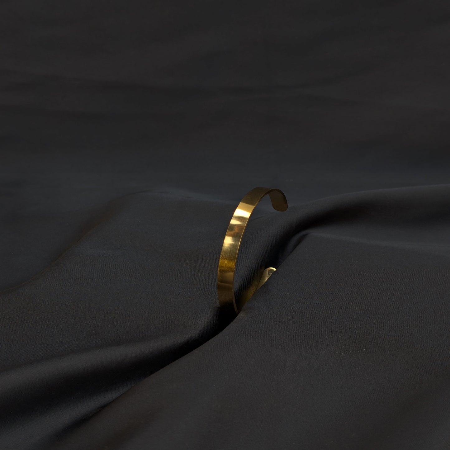 ✨Simple Plane Handcuff✨