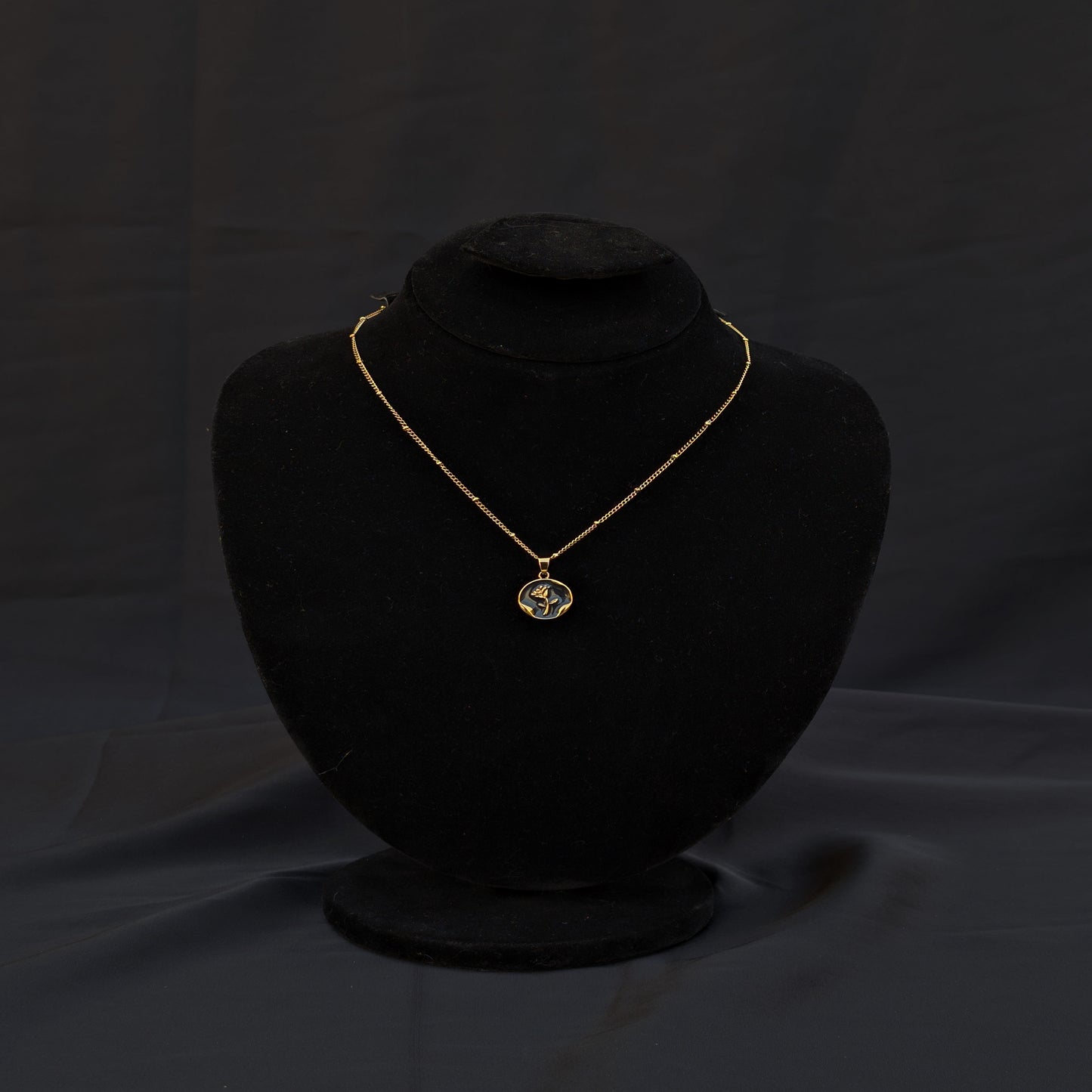 ✨Branded Black/White Flower Stainless Steel Neckless✨