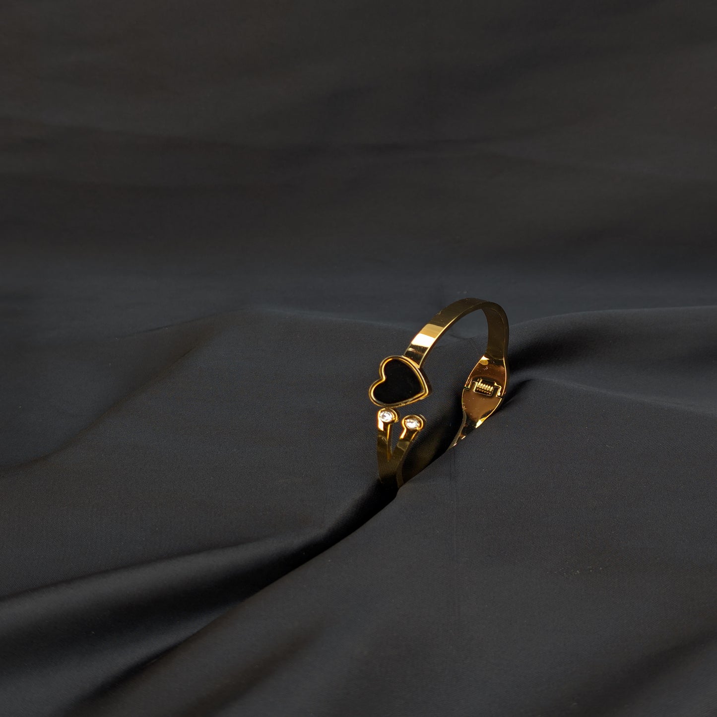 ✨Big Heart Handcuff✨