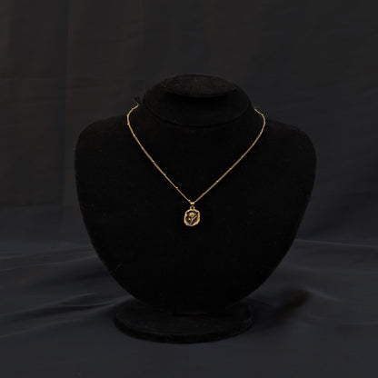 ✨Branded Black/White Flower Stainless Steel Neckless✨