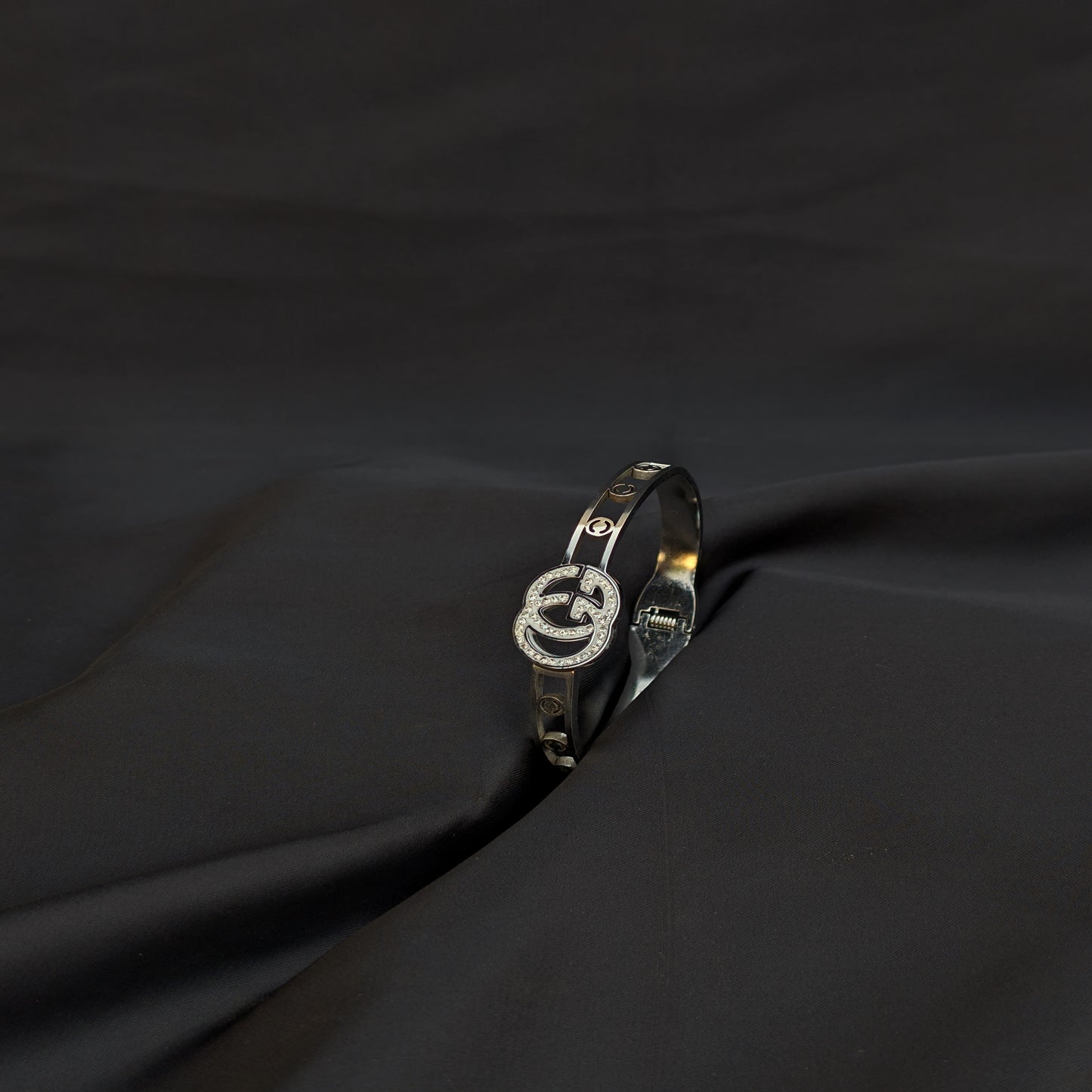 ✨Gucci Silver Handcuff✨